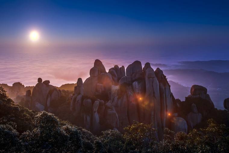 Show me Taimu Mountain Look Up China